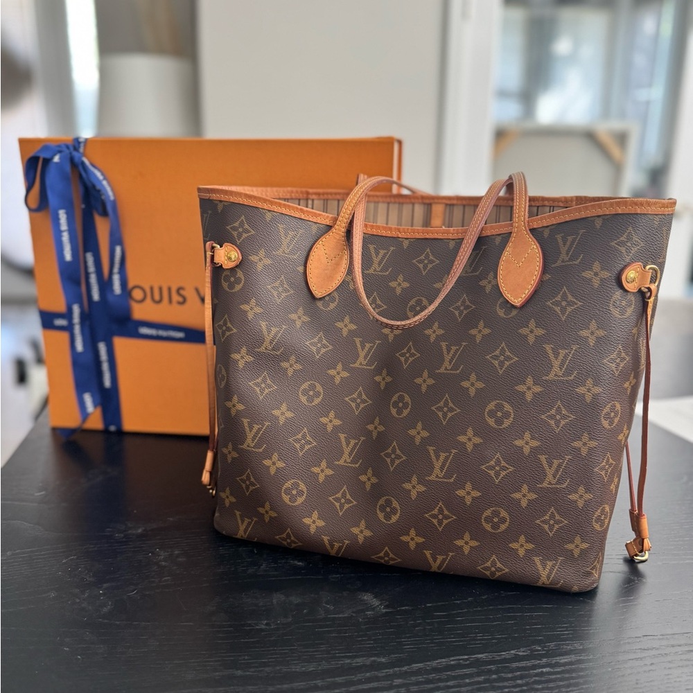 Louis Vuitton Neverfull MM Monogram tote